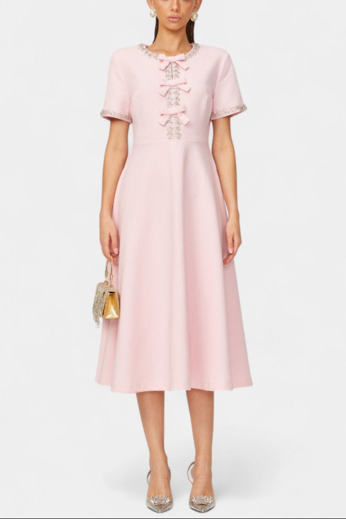 Vestido Midi Acampanado Linda con Lazo de Cristal y Detalles Elegantes