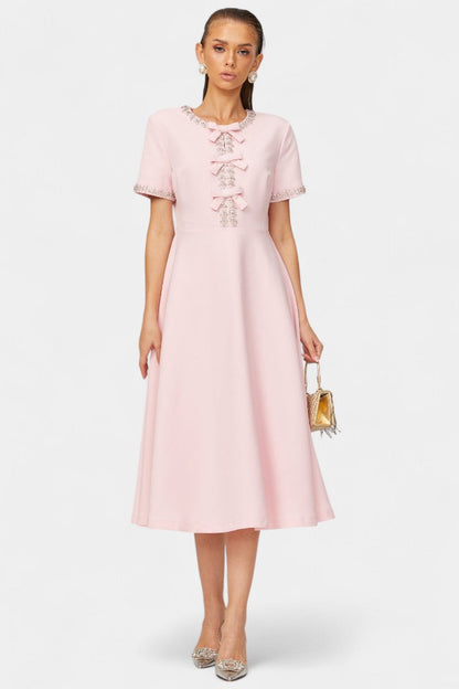 Vestido Midi Acampanado Linda con Lazo de Cristal y Detalles Elegantes