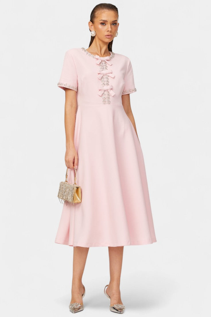 Vestido Midi Acampanado Linda con Lazo de Cristal y Detalles Elegantes