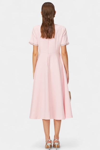 Vestido Midi Acampanado Linda con Lazo de Cristal y Detalles Elegantes