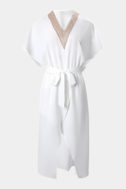 Vestido Effie White Cruzado con Escote Cut-Out y Abertura Frontal
